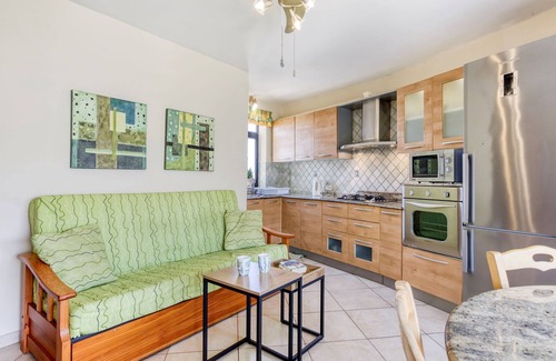 Sliema Apartamento | Sliema Penthouse near Balluta Bay, St Julian, Beaches and Valletta