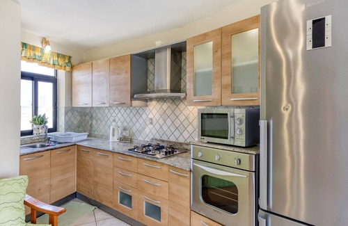 Sliema Apartamento | Sliema Penthouse near Balluta Bay, St Julian, Beaches and Valletta