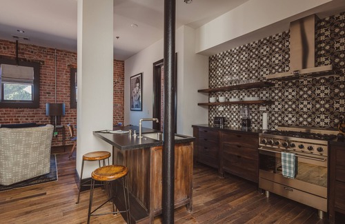 Downtown Apartamento | SLO Brew Lofts Suite de 2 dormitorios - Se admiten mascotas con todas las comodidades del hogar.