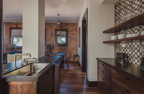 Downtown Apartamento | SLO Brew Lofts Suite de 2 dormitorios - Se admiten mascotas con todas las comodidades del hogar.