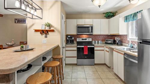 Village at Camelback Casa | Slope Lodge Prime Skiing Location Indoor Pool Hot Tub Sauna Private Deck