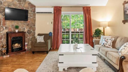 Village at Camelback Casa | Slope Lodge Prime Skiing Location Indoor Pool Hot Tub Sauna Private Deck