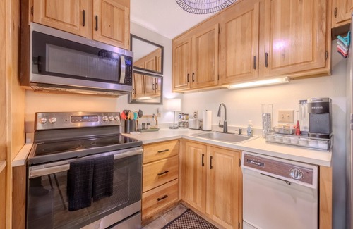 Angel Fire Condominio | Slope Side Condo ⛷ Stunning Views 🏔 Steps to the Mountain & has a Game Room!
