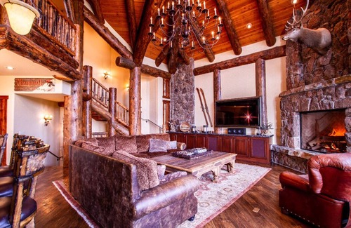 Mammoth Lakes Casa | Slope side spacious yet cozy Mammoth House