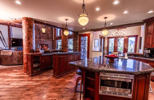Mammoth Lakes Casa | Slope side spacious yet cozy Mammoth House