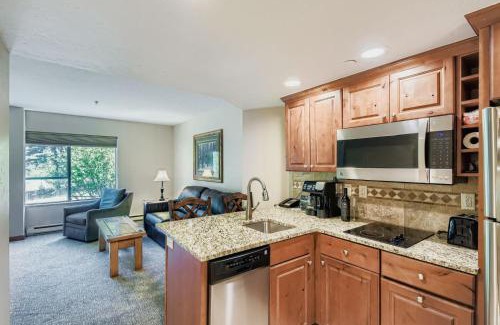 Peak 9 Apartamento | Slope-side Studio Dog Friendly Full Kitchen