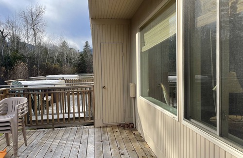 Carrabassett Valley Condominio | Slope side, Cozy ski in/out Sugarloaf Condo