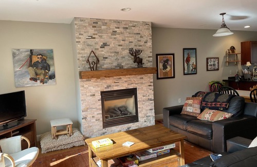 Carrabassett Valley Condominio | Slope side, Cozy ski in/out Sugarloaf Condo