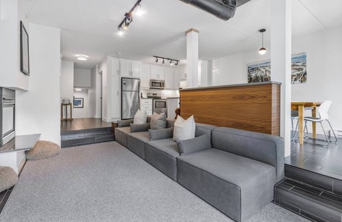 The Blue Mountains Condominio | Slope View Chalet - Walk to the Village / Patio