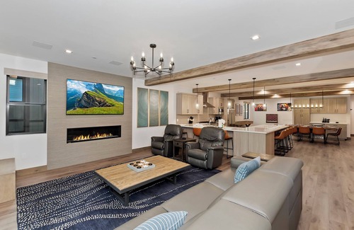 Summit Estates Casa | Slope Views, Game Room's, EV Charger's, and More!