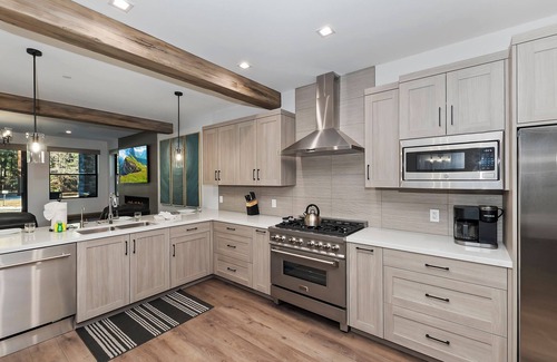 Summit Estates Casa | Slope Views, Game Room's, EV Charger's, and More!