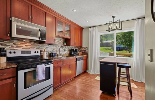 Banner Elk Casa | Slope views-Sleeps 16-Gameroom-6BR-10 beds-Fire pit-2 kitchens-3 Living Rooms