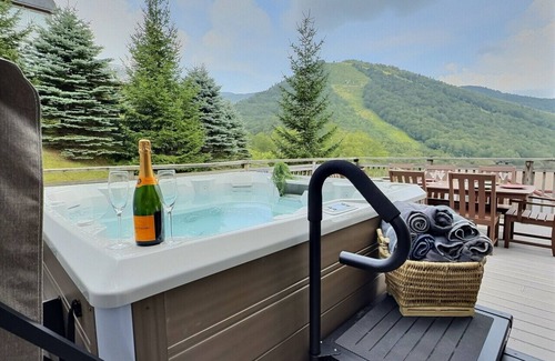 Central Vermont- Killington Apartamento | SlopeSide Chalet - Pool, Grill, Hot tub, Views!