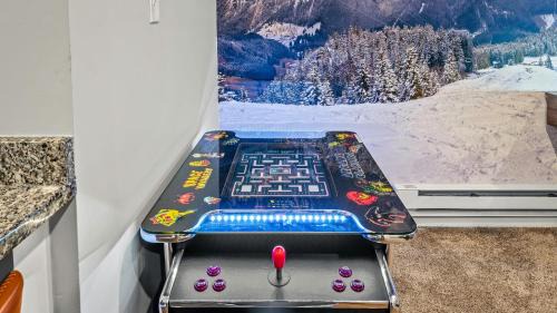 Village at Camelback Casa | Slopeside Escape by AvantStay Walk to Ski Lifts Arcade Games Shuffleboard