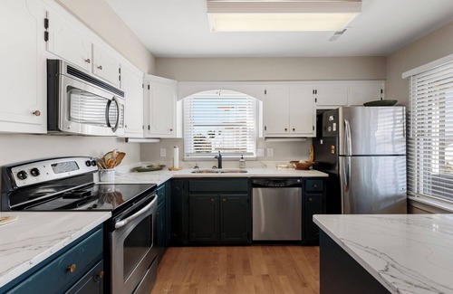 Carolina Dunes Casa | Slumbering Duck: 2-Min Walk to Beach | Dogs OK