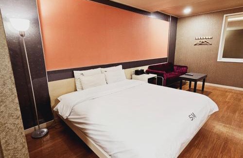 Gyo-dong Hotel | SM Hotel