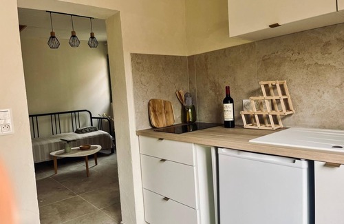 Saint-Christophe-des-Bardes Casa | Small winery in the heart of the village -