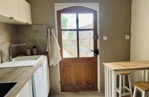 Saint-Christophe-des-Bardes Casa | Small winery in the heart of the village -