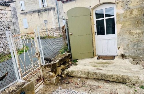 Saint-Christophe-des-Bardes Casa | Small winery in the heart of the village -