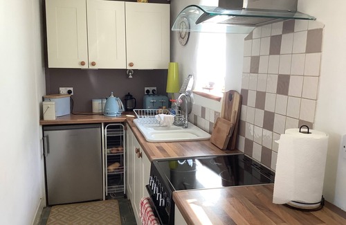 Caernarfon Cabaña | Small and cosy traditional Welsh cottage, Carmel , Caernarfon