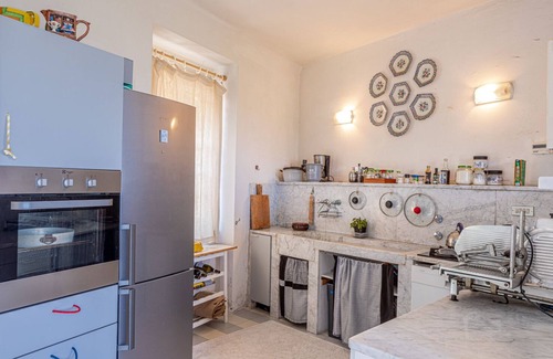 Pugliola Apartamento | Small apartment overlooking the Sea, in the peace of the village of Pugliola.