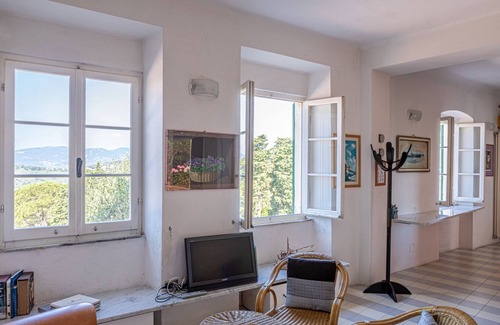 Pugliola Apartamento | Small apartment overlooking the Sea, in the peace of the village of Pugliola.