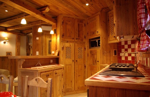 Le Praz Chalet De Esquí | Pequeño chalet con encanto en madera vieja, ambiente de montaña y cálido garantizado