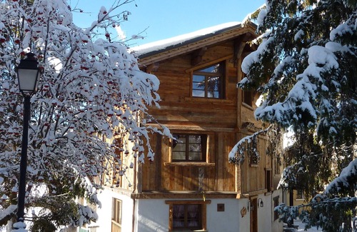 Le Praz Chalet De Esquí | Pequeño chalet con encanto en madera vieja, ambiente de montaña y cálido garantizado