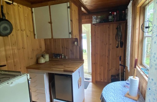 Varnamo Municipality Cabaña | Pequeña casa de campo con 20 m al lago Hindsen