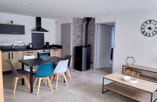 Vernoux-en-Gatine Cabaña | Small country house on a farm