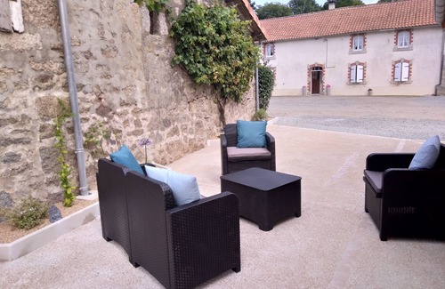 Vernoux-en-Gatine Cabaña | Small country house on a farm