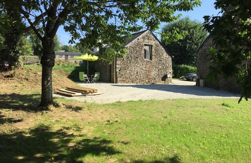 Plumelec Casa | Pequeña casa de campo en piedra en el campo 250 € la semana.