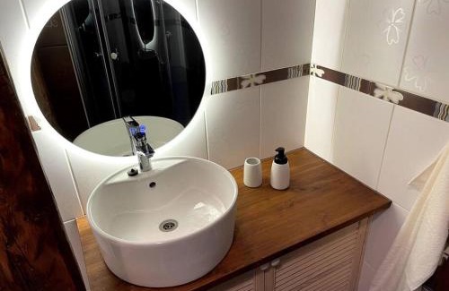 Rapla Apartamento | Small & Cozy Studio Apartment - WiFi & Free Parking