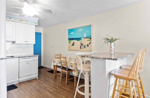 North Myrtle Beach Apartamento | A Summer Place Unit B8 is Small Dog Friendly and oceanfront in Cherry Grove