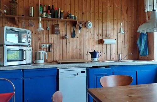 Butjadingen Cabaña | Small farmhouse from 1927 with 1,600 sqm garden plot, 3 kilometers to the dike