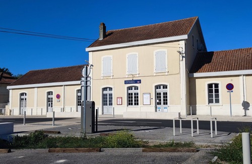 Chateauneuf-sur-Charente Casa | Small spare room, city center