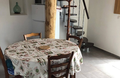 Concoules Apartamento | Small gîte in Cevennes with artisan workshops