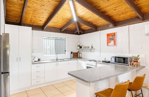 Crestmead Casa | Small Groups & Families! Stylish 3Beds near mall