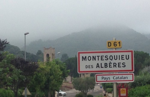 Montesquieu-des-Alberes Casa | Pequeña casa sin vecinos en el antiguo pueblo de Montesquieu des Albères.