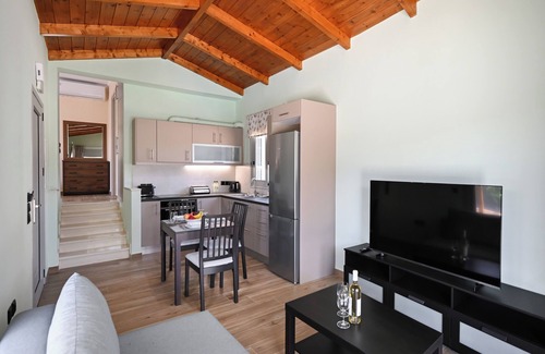 Lefkada Town Villa | Small Halipoma Laertes into Lefkada town & close to Ai Giannis beach