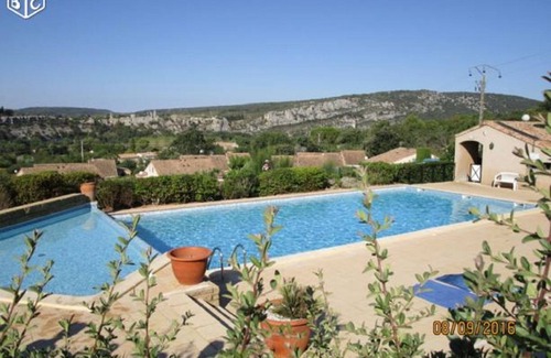 Saint-Martin-d'Ardeche Cabaña | Pequeña casa en una residencia con piscina