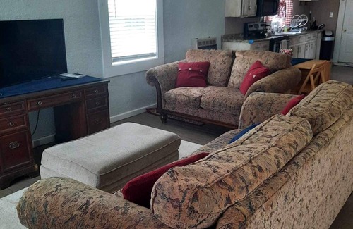 Gruetli Laager Casa | Small home tucked away in Grundy County. Several state parks nearby.