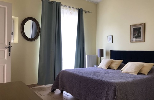 Arles Otro | Pequeña casa en 43 acres