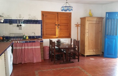 Velez-Malaga Casa | Pequeña casa con piscina en el olivar con vistas al mar