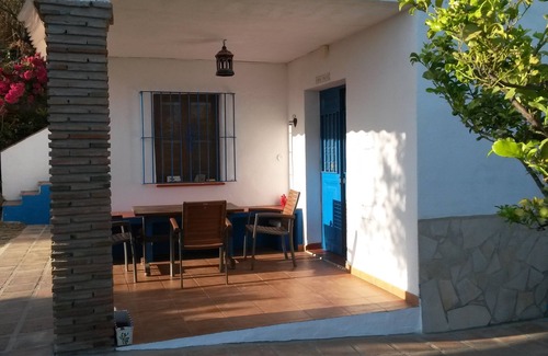 Velez-Malaga Casa | Pequeña casa con piscina en el olivar con vistas al mar