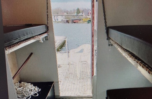 Lychen Alquiler De Eote | Small houseboat ideal for fishing or experiencing nature!
