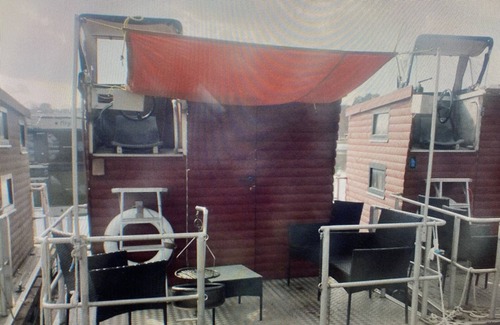 Lychen Alquiler De Eote | Small houseboat ideal for fishing or experiencing nature!