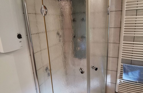 Stadtbezirk Nord Apartamento | Small room with bathroom