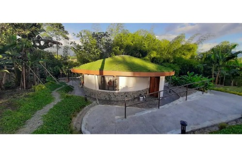 Armenia Cabaña | Small Round House with Living Roof