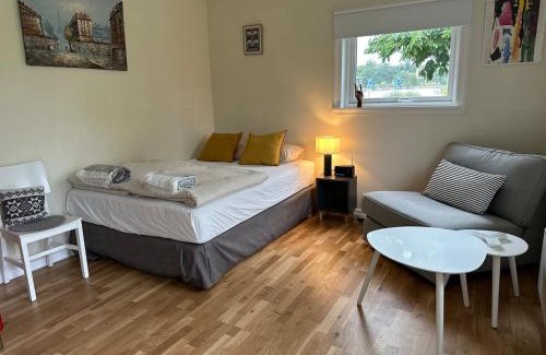 Saltsjobaden Apartamento | Small Seaside Cottage